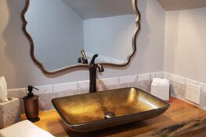 Room 4 of 60
