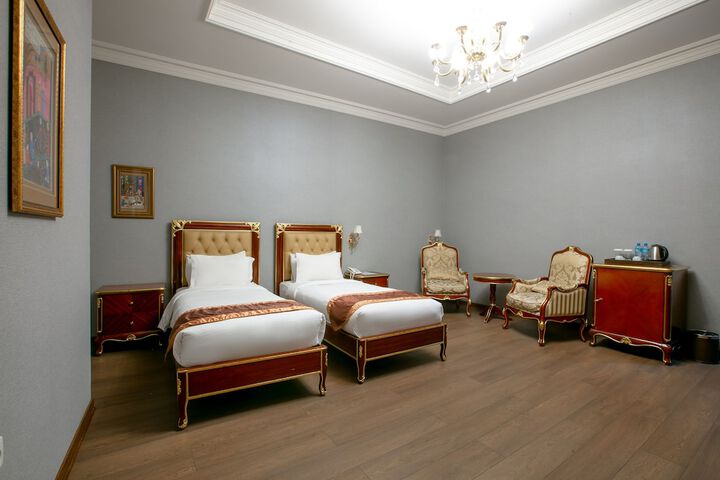 Room 9 of 113