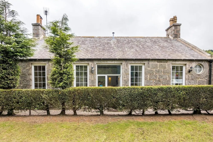 Quaint Holiday Home in Inverurie Near Castle Fraser