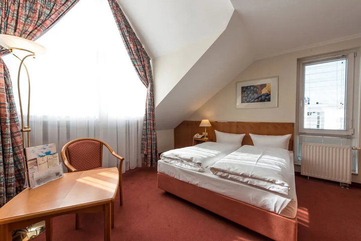 Room 2 of 12