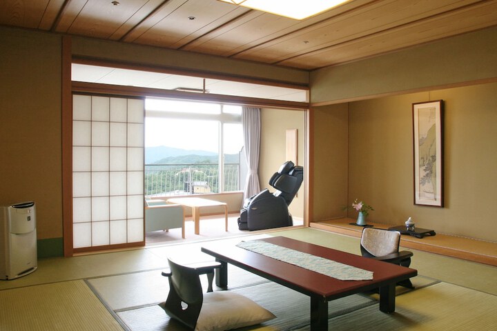 Room 7 of 49
