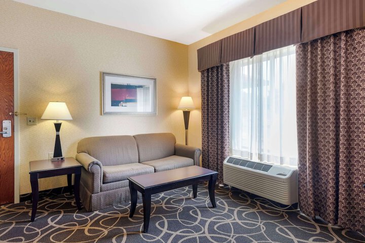 1 King Bed Accessible (7 of 16)