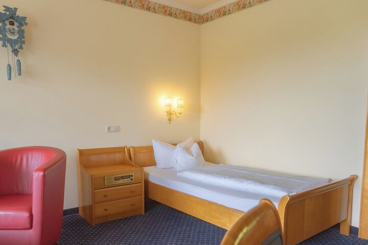 Room 9 of 34