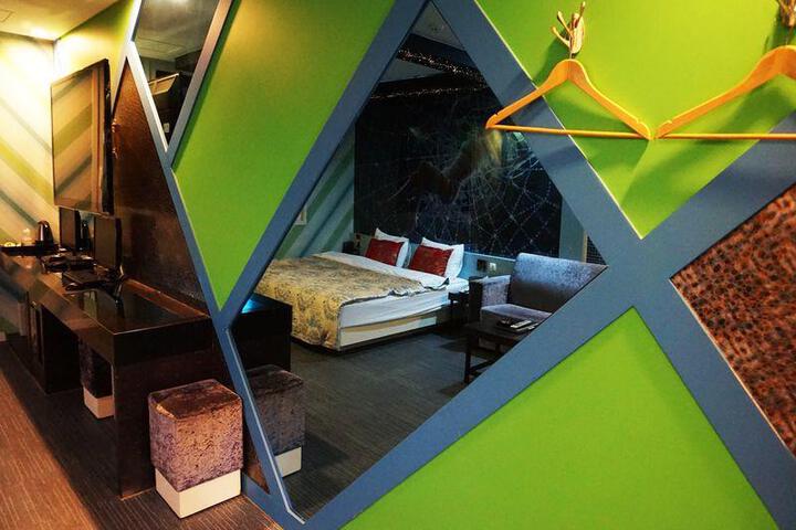 Room 1 of 5