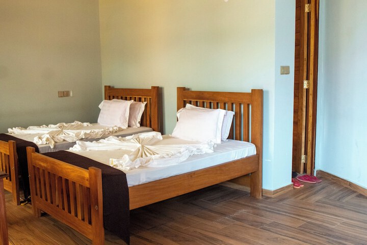 Room 2 of 6