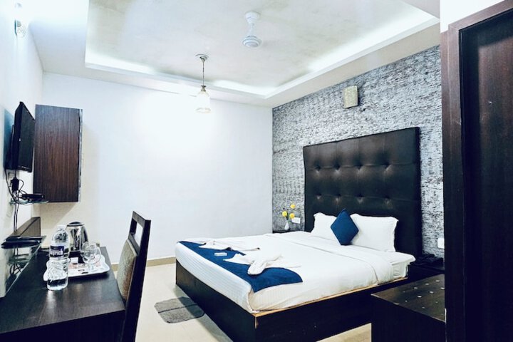 Room 13 of 43