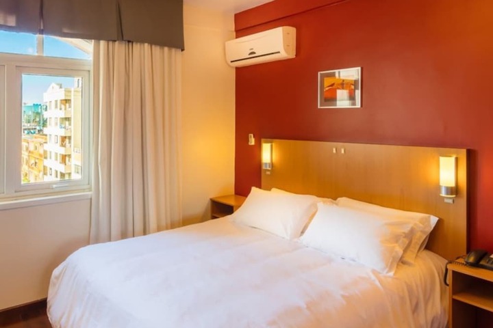 Room 5 of 32