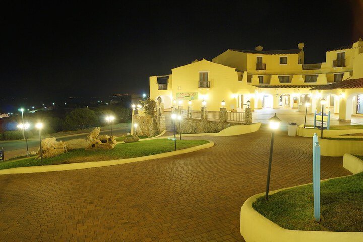 Hotel Exterior 146 of 161