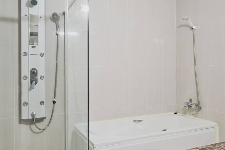Room 4 of 72