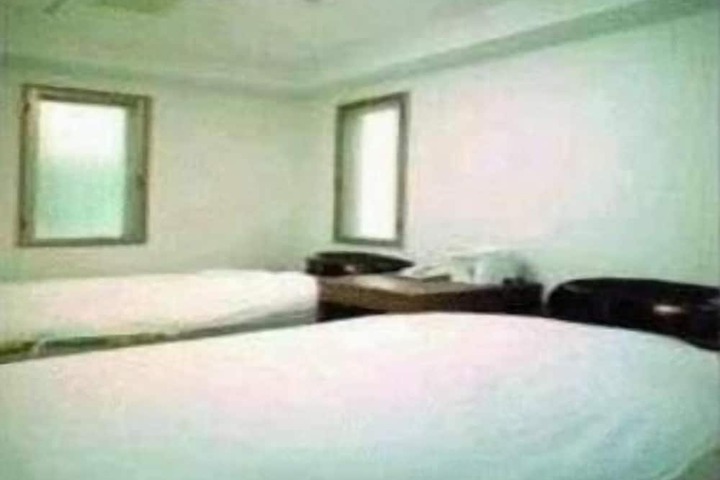 Room 7 of 14
