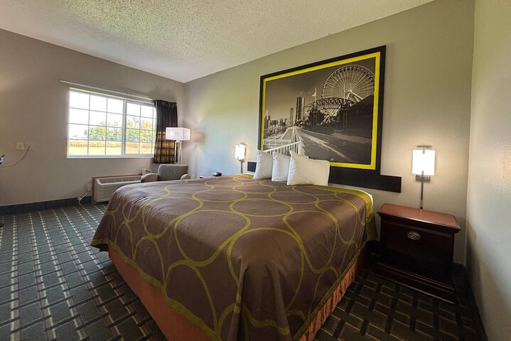 Room 4 of 24