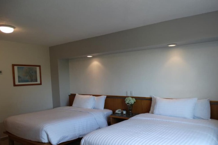 Room 6 of 14