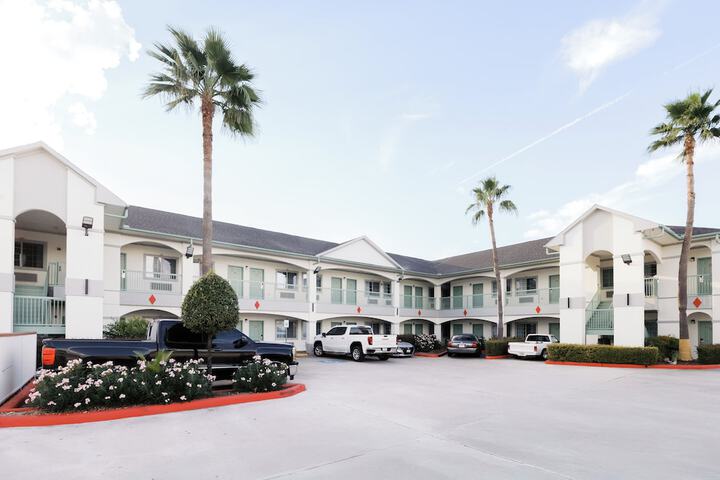 Hotel 10 of 11