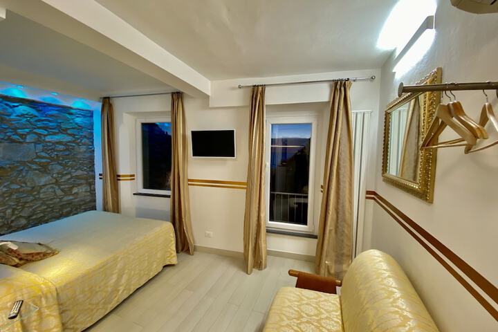 Room 83 of 190