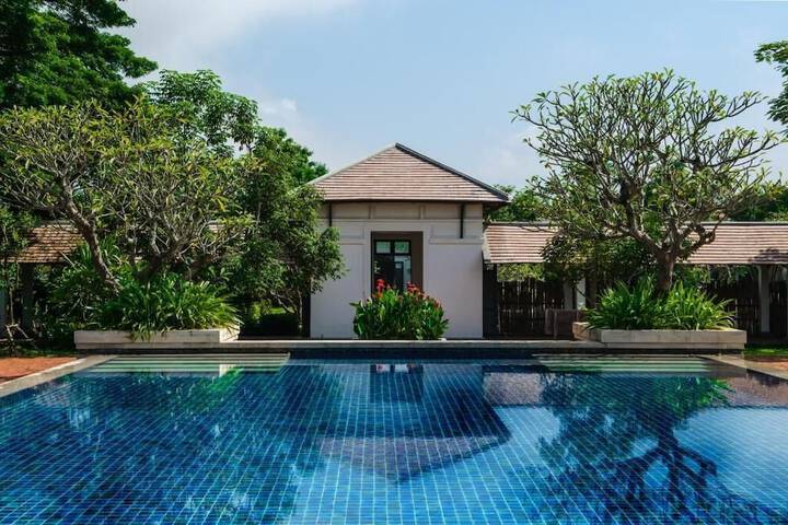 Hotel with Pool
