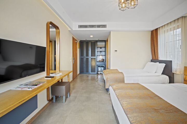 Room 16 of 39