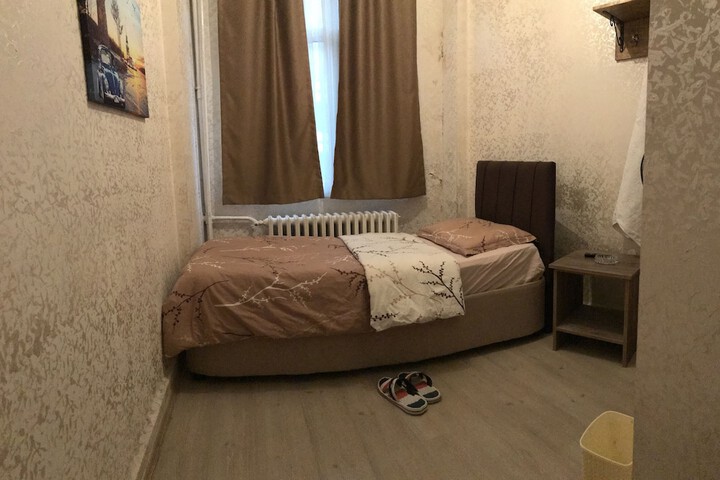 Room 8 of 22