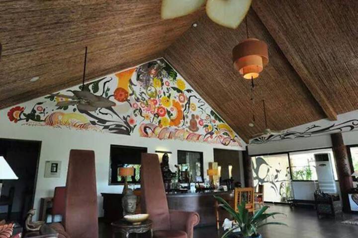 Entrance & Lobby