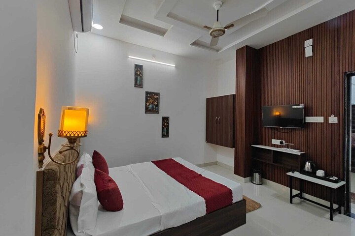 Room 3 of 13