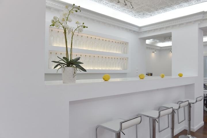 Lounge 54 of 65