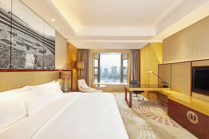 Room 16 of 54
