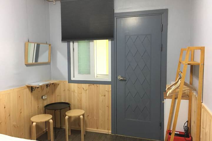 Room 4 of 38