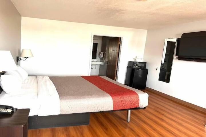 Room 8 of 24
