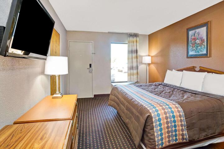 1 King Bed (6 of 11)