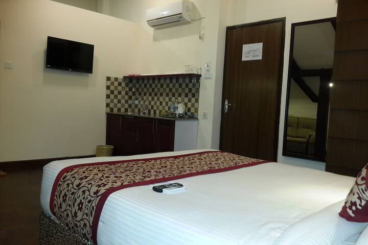 Room 14 of 37