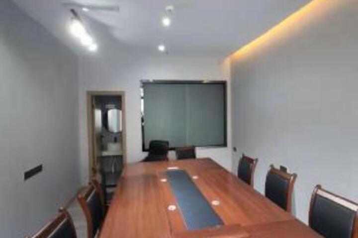 Room 8 of 15