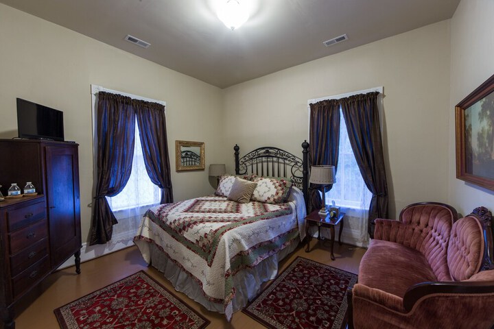 Room 8 of 32