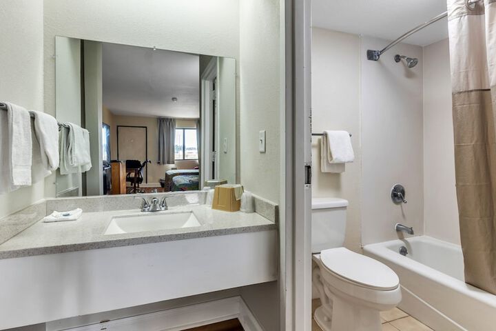 Room 16 of 34