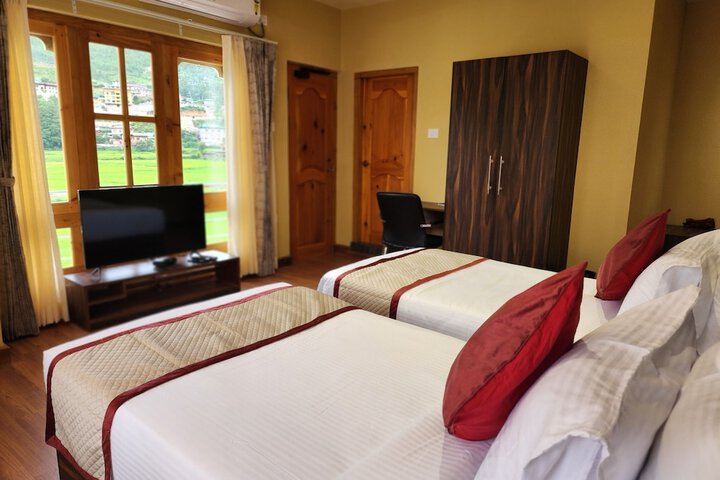 Room 4 of 25