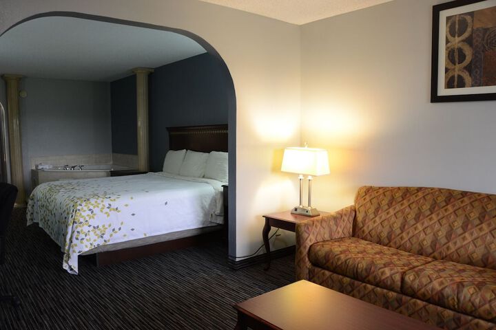 Executive Suite King Bed (4 of 5)