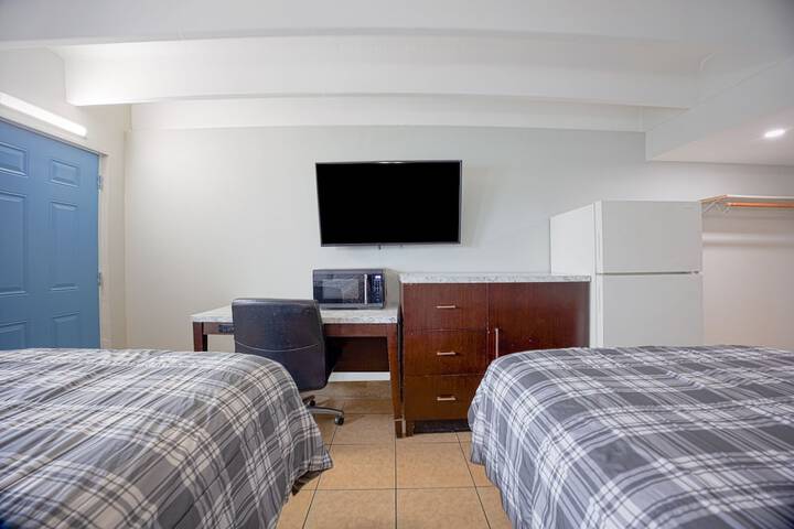 2 Double Beds (8 of 12)