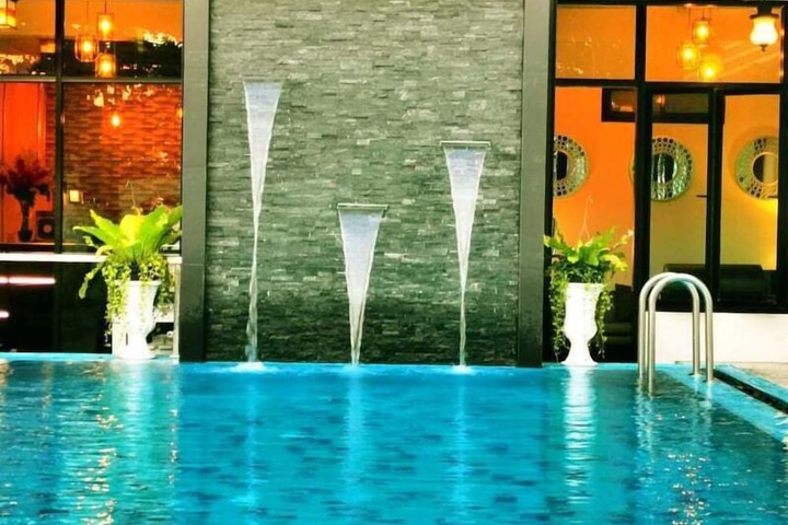 Pool 41 of 68