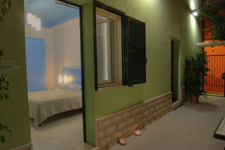 Room 2 of 30