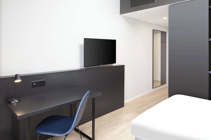 Room 53 of 92