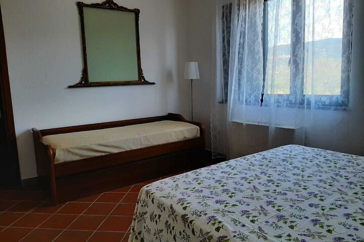 Room 5 of 16