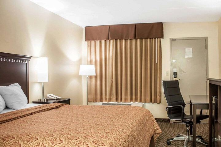 1 King Bed (14 of 14)