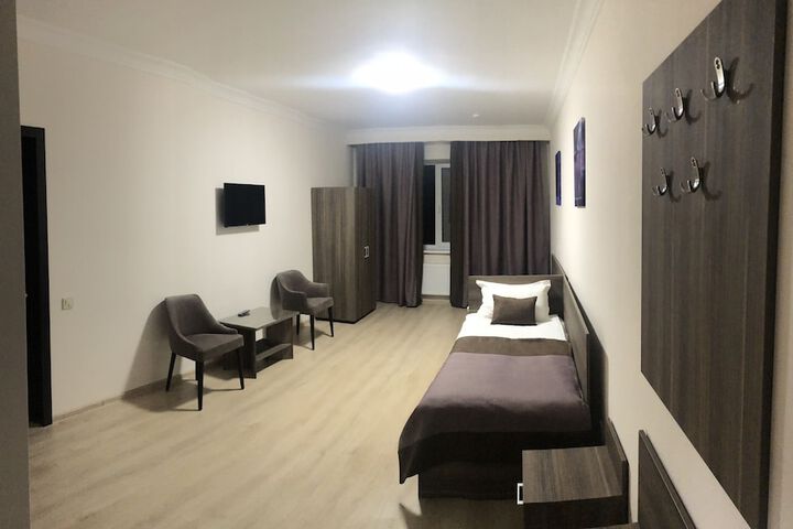 Room 43 of 106