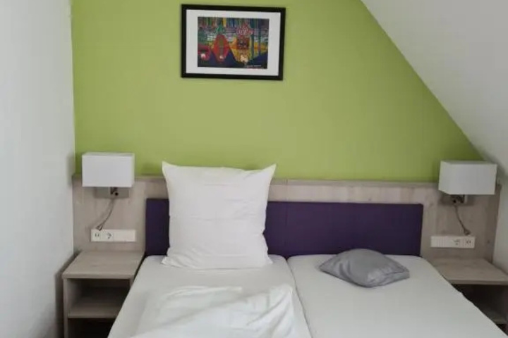 Room 5 of 13