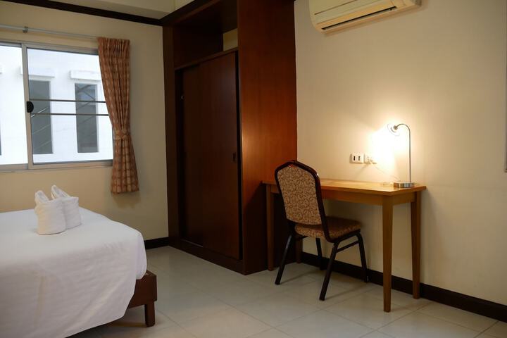 Room 11 of 25