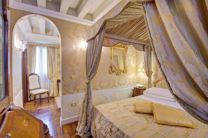 Room 15 of 107