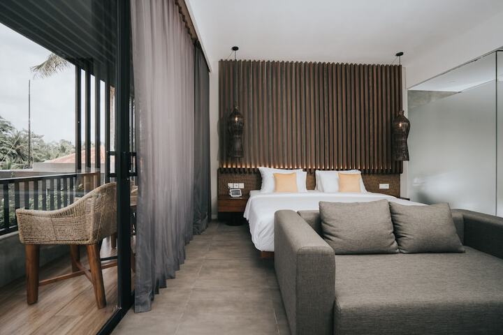 Room 10 of 77