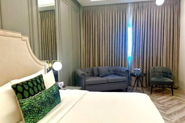 Room 8 of 50