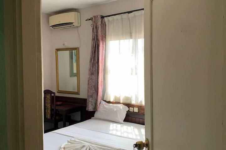 Room 12 of 87