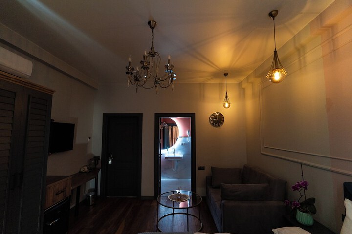 Room 16 of 36