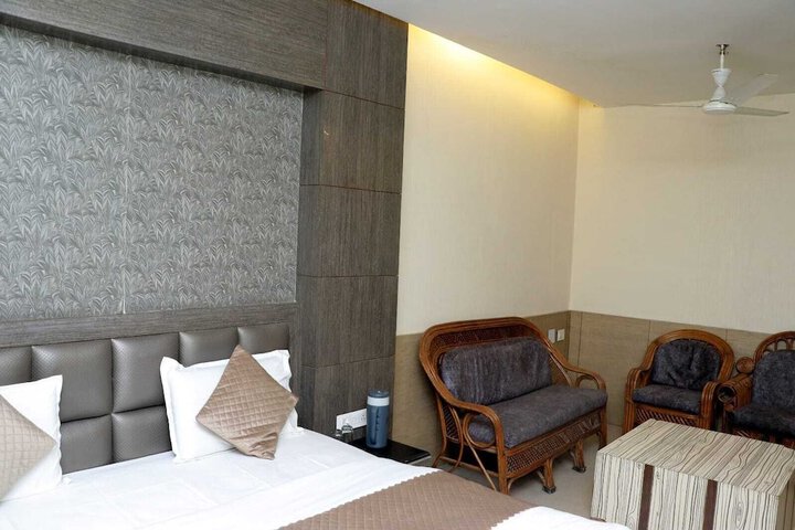 Room 12 of 20