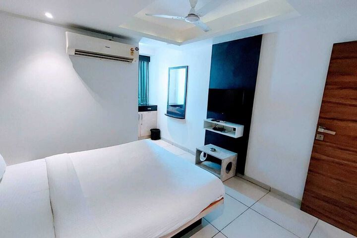 Room 14 of 21